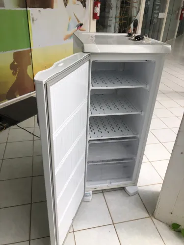 Técnico em manutenção e consertos de Geladeira, freezer, máquina de lavar e ar condi