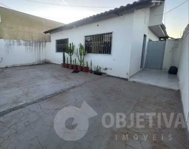 Casa à venda, 3 quartos, 1 suíte, 2 vagas, PLANALTO - UBERLANDIA/MG