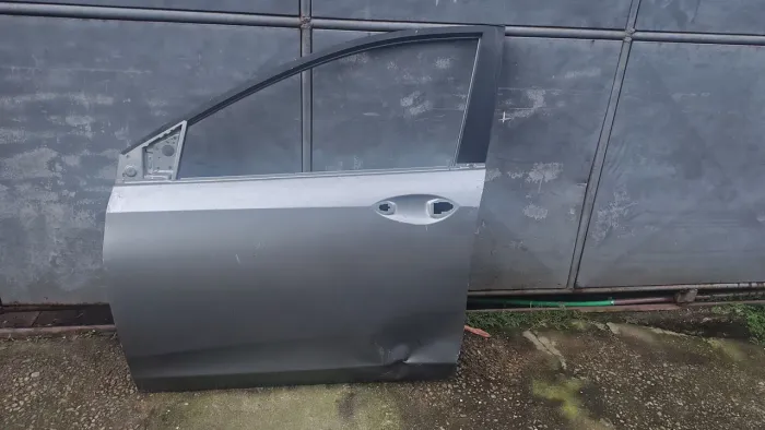 Porta dianteira esquerda GM Onix plus 2020 a 2026  original c detalhe 