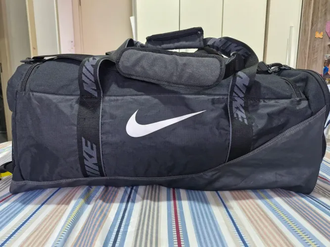 R$ 400 | Bolsa Nike Grande | Viagem | Esporte | Camping | Largura 0,80 cm | Altura 0,35cm