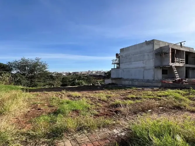 Terreno à venda no Bairro Desbravador