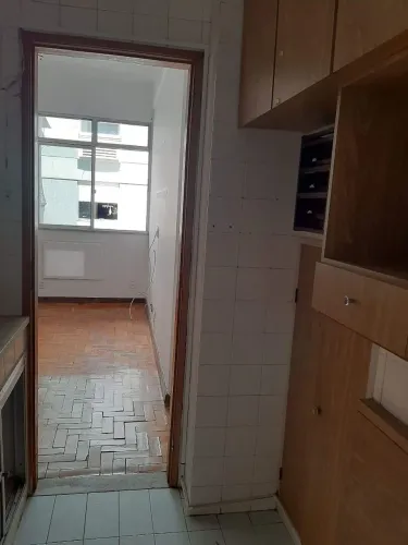 Apartamento de quarto e sala no Leblon 