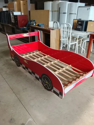 Cama infantil personagens USADA ENTREGA dentro de Uberlândia MG 