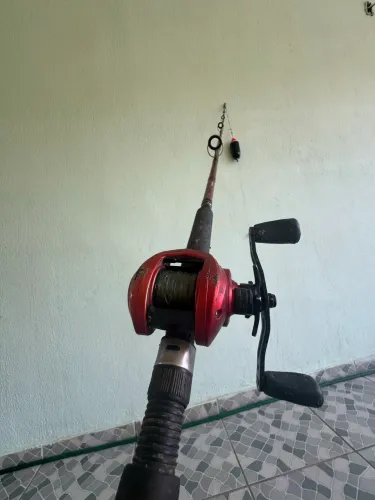 Conjunto de Carretilha e Vara Maruri