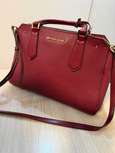 Bolsa da MK, vinho , ótimo estado por 550,00