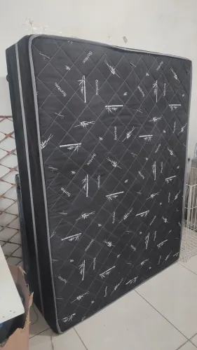 Vendo cama de casal box 1,88cm×138cm bem confortável leia a descrição do anúncio.