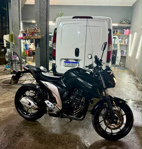 YAMAHA FAZER FZ25 - ESTILO, POTÊNCIA E ECONOMIA!