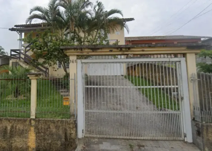Sobrado para venda tem 177 metros quadrados com 4 quartos em Mina do Mato - Criciúma - SC