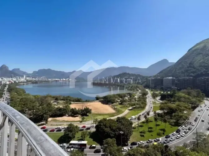 Amplitude, conforto e uma vista privilegiada para a Lagoa