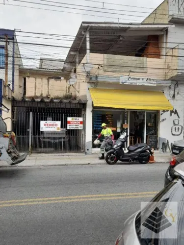 Sobrado com Duas Moradias e Salão Comercial à Venda | Excelente Oportunidade para Morar e