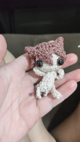 Chaveiro menino gato peladinho