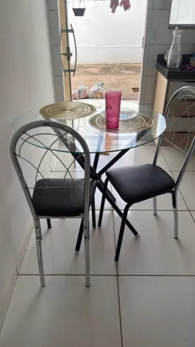 Mesa com 04 cadeiras