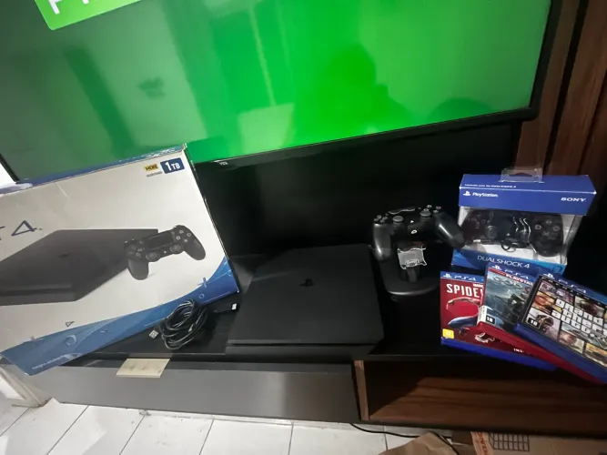 Playstation 4 1TB + acessórios