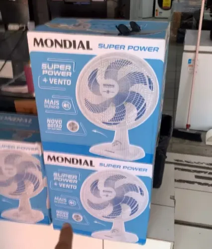 Ventiladores novos na caixa de loja