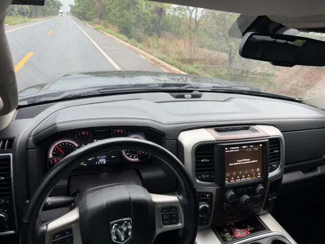 Ram Classic Laramie 5.7 V8 16V Gasolina 4X4 Aut. 2022