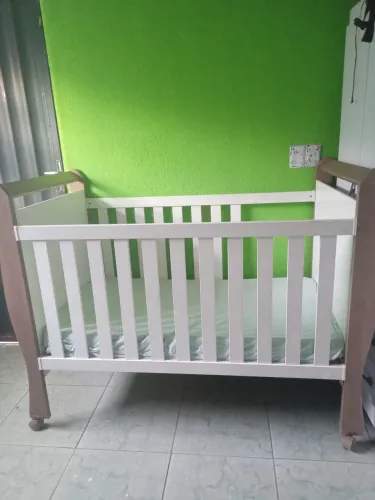 Berço/ cama desmontável de RN até 4 anos