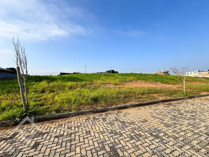 Terreno à Venda no Condomínio Terras Altas em Caçapava - SP