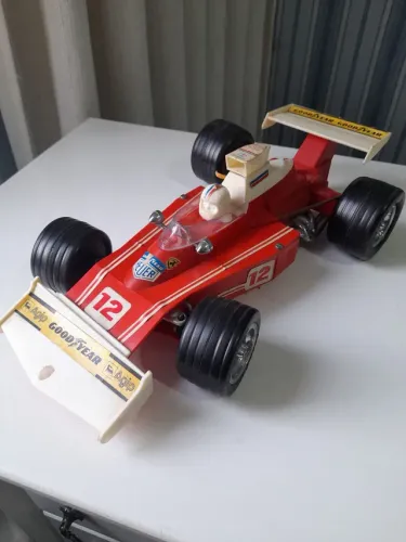 Carrinho Ferrari à pilha