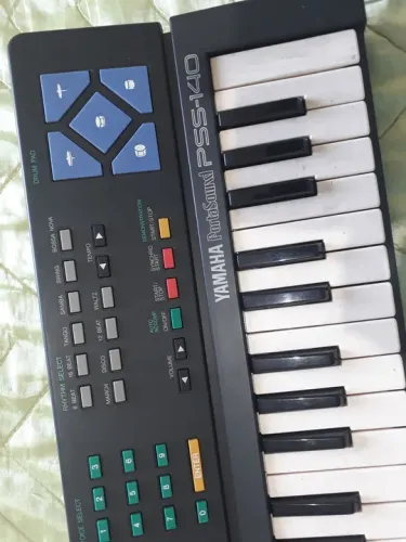 Teclado yamaha pss 140