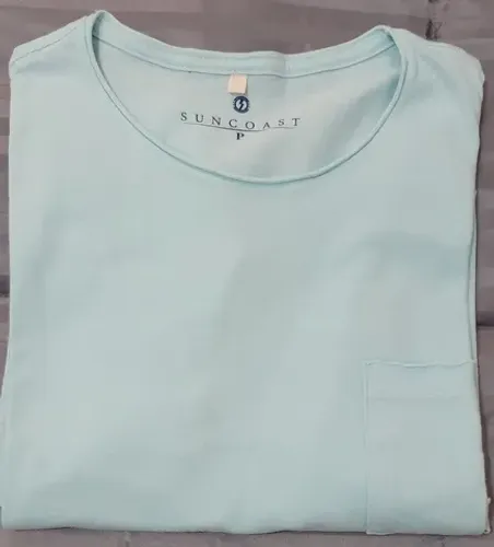 Camiseta verde claro com bolso tam P