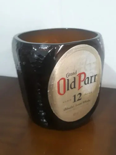 Pote vidro feito da própria garrafa