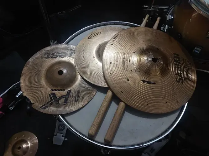 Stack com splahs <br><br>Sabian 10 pol<br><br>Krest hx 8 pol<br><br>Orion 8 pol