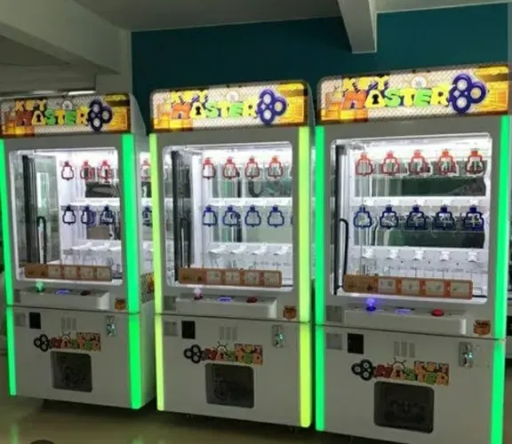 Key master máquina de prêmios, grua ,bichos de pelucia