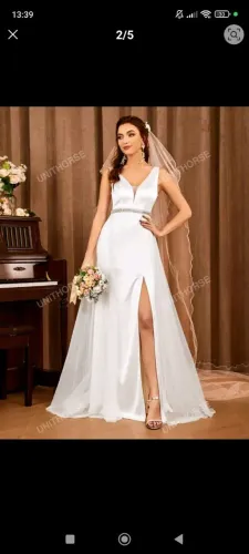 Vestido de Noiva Elegante com Fenda