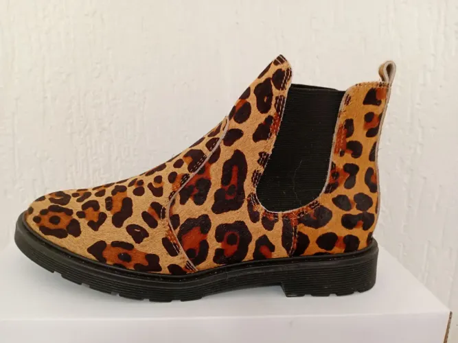Bota Feminina em couro natural