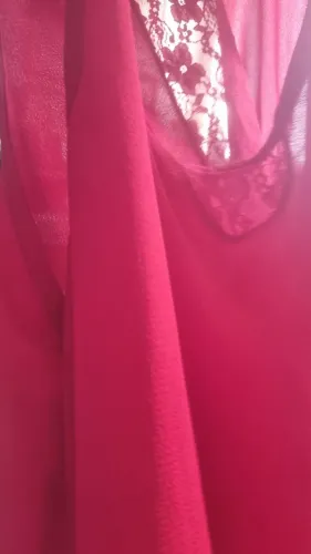 Camiseta de crepe e renda vermelho