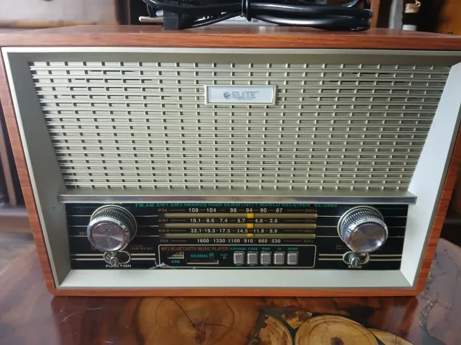 Radio Elite semi novo