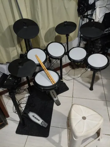 Bateria Eletrônica Alesis Nitro max C/ Expansão Tom+Prato