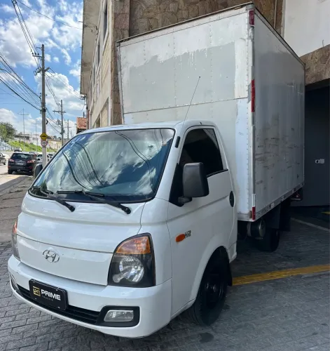 HYUNDAI HR 2.5 DIESEL ANO 2014 BAÚ 3,30 METROS