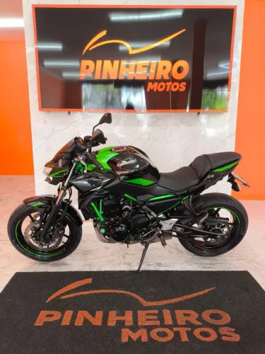 Kawasaki 650 SE 2022<br>14.875 mil km<br>$38.500,00<br>Manual e chave reserva 