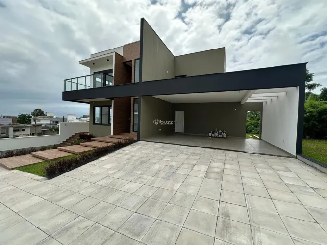 CASA NOVA com piscina em condomínio fechado no Ingleses