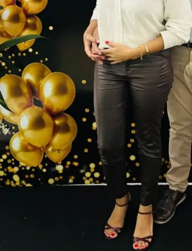 Calça de couro sintético elegante