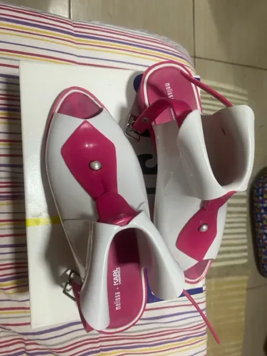 Sandália Melissa Karl Lagerfeld Rosa e Branca