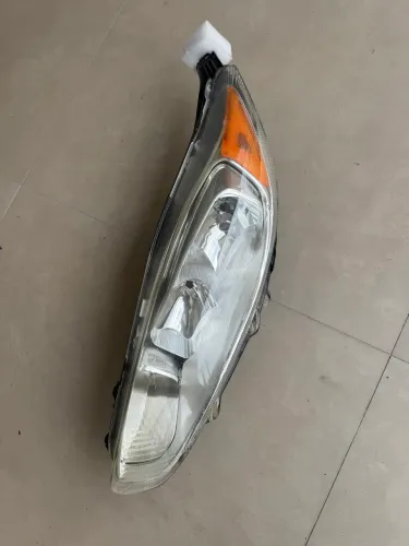 Farol New fiesta lado esquerdo(motorista)