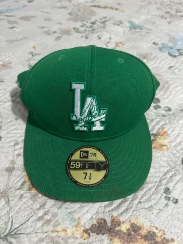 Boné New Era 59FIFTY Los Angeles Dodgers Verde - Tamanho 7 1/8 (56,8 cm)