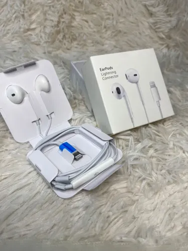EarPods com conector Lightning - Apple