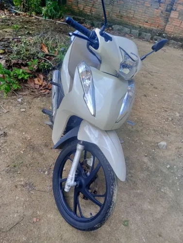 Vende essa Honda biz toda em dia , transferência em mediata.