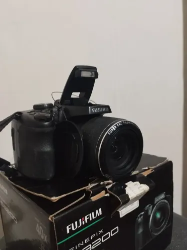 Câmera Fujifilm FinePix S8200