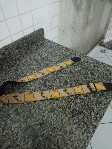 Correia guitarra fender