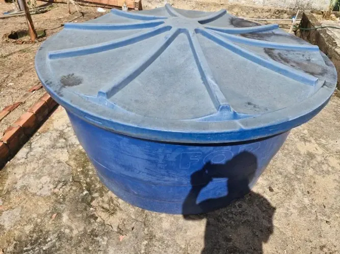 Caixa D'água 2.000 litros - Danificada