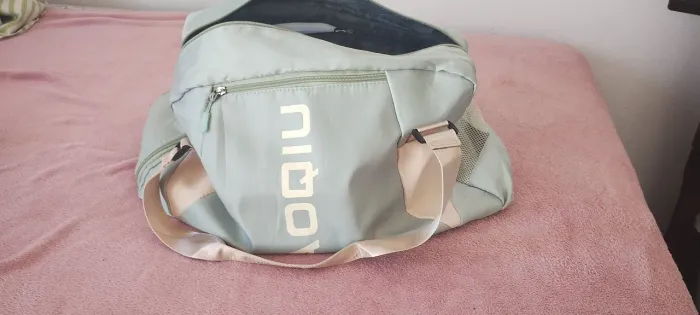 Bolsa Esportiva Verde Claro com Alça Transversal