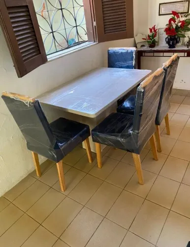 Conjunto Mesa de Jantar com 4 Cadeiras - Direto da Fábrica 