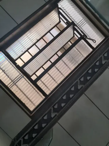 Vitro com grade e vidro