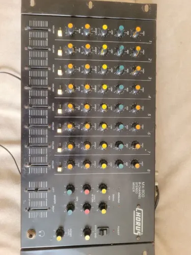 Mesa de Som 8 Canais Chorus MX-800