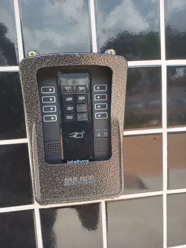 Interfone com display para 4 apartamentos