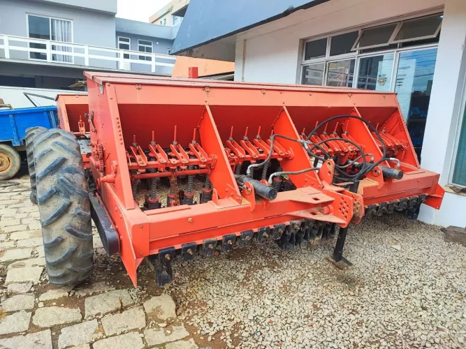 Plantadeira Agrícola Semeato TD300